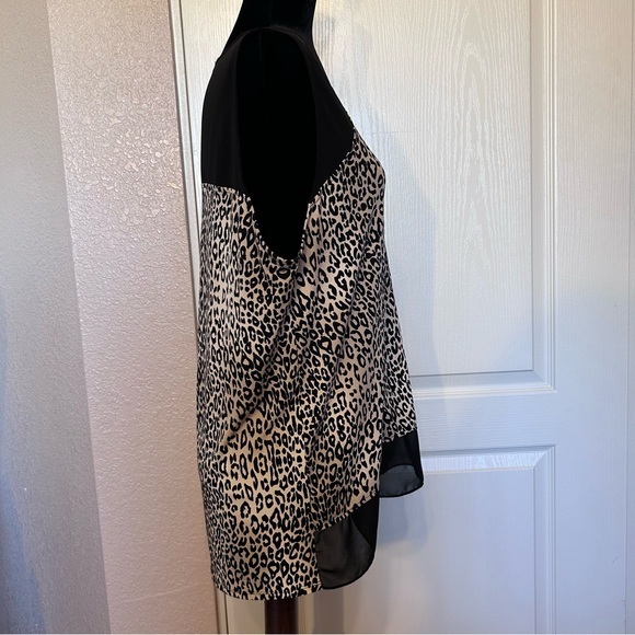 Vince Camuto Black and Tan Cheetah Print Sleeveless V Neckline Blouse‎ Size L - Picture 3 of 5